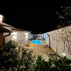 Villa Natka